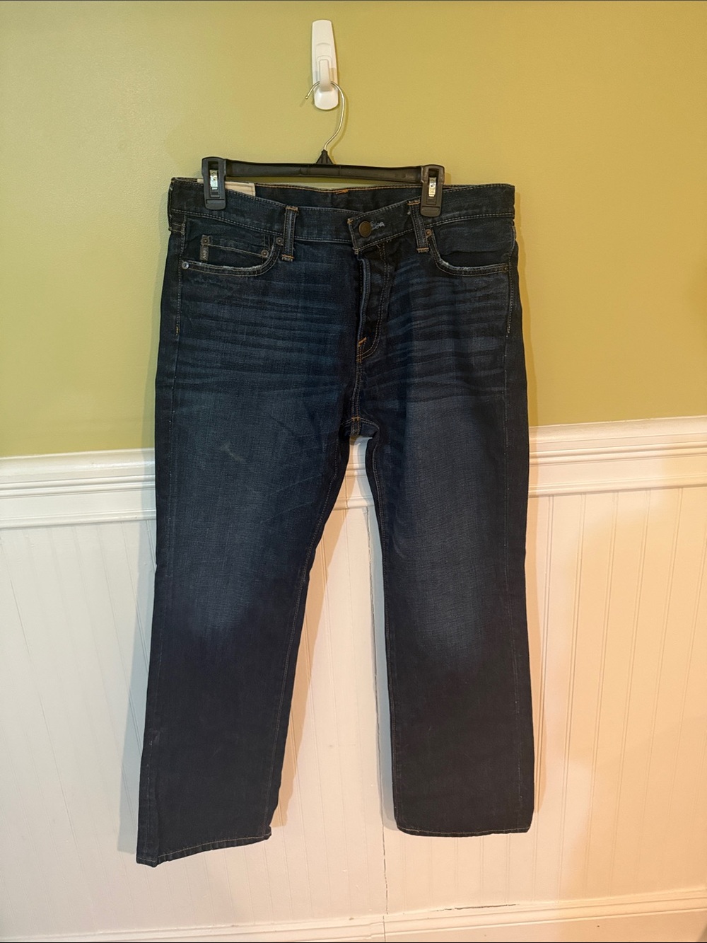 Abercrombie & Fitch Men's Size 34W x 32L Indigo Straight Jeans (BUTTONS NOT FLY)